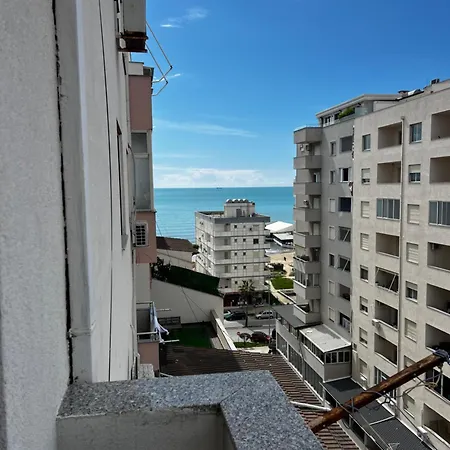 Art's * Durres
